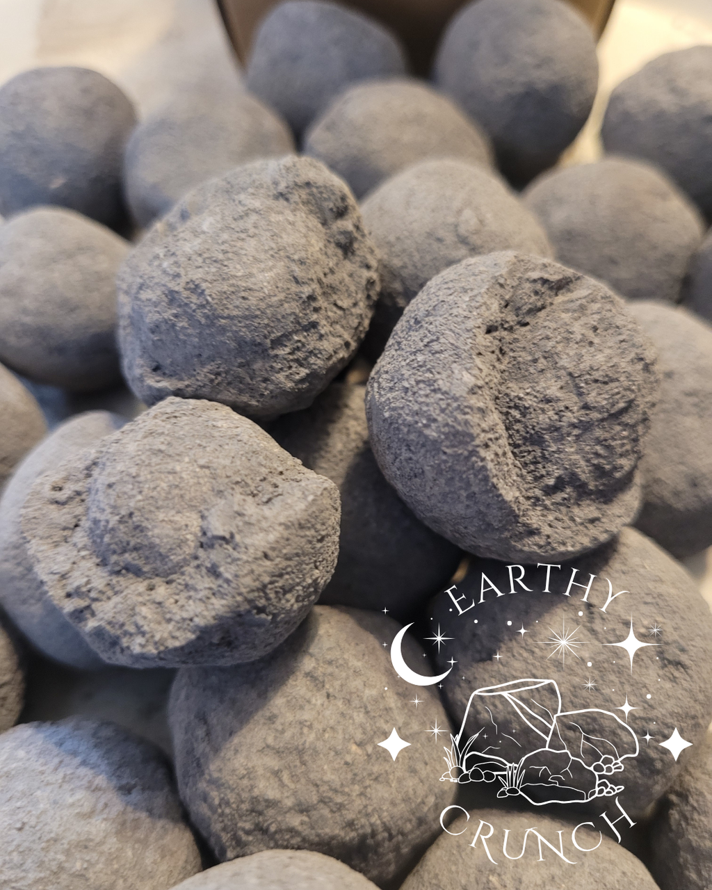 Double Delight (A.k.a. Grey Mantle) - Smoky Cementy Indian Clay treats