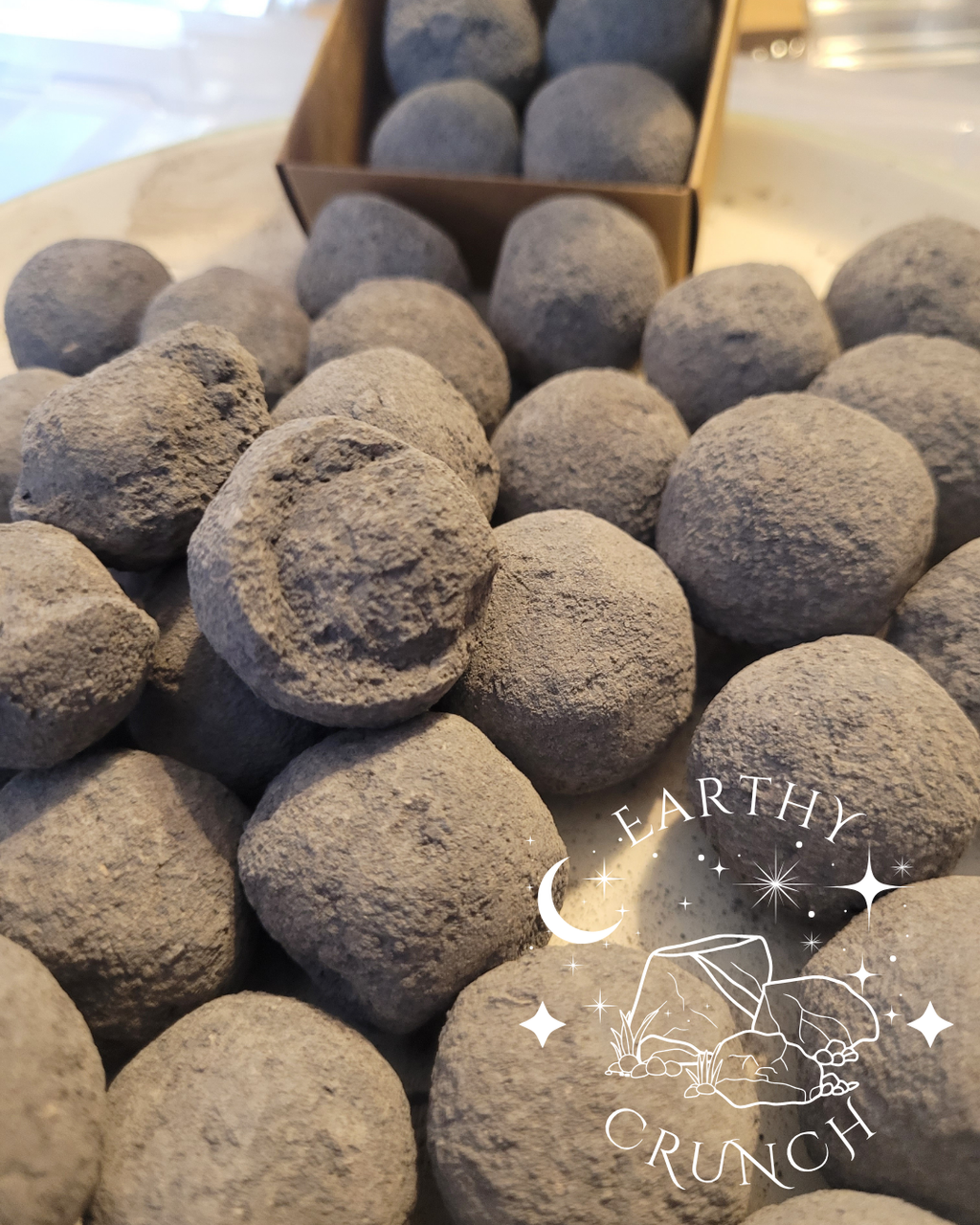 Double Delight (A.k.a. Grey Mantle) - Smoky Cementy Indian Clay treats