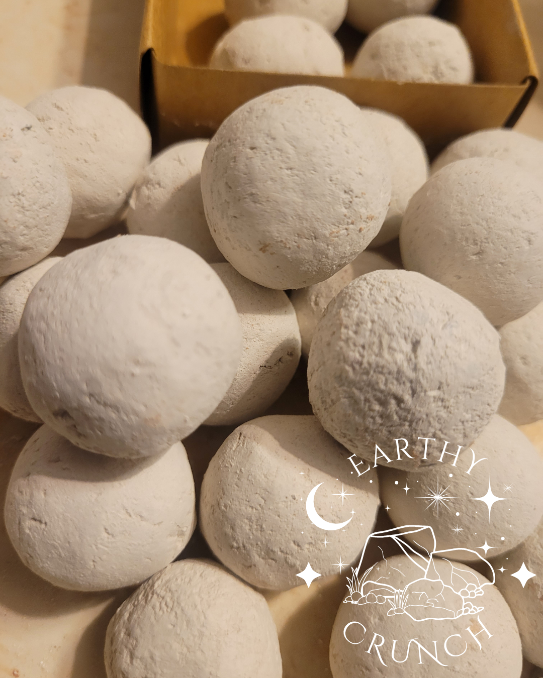 White Slate Balls with crumbs (x4) - Indian Shale Stone treats