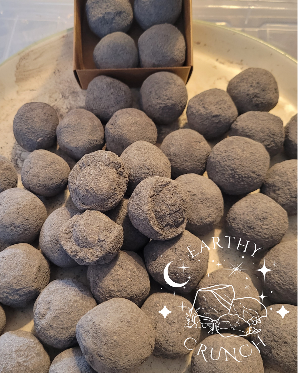 Double Delight (A.k.a. Grey Mantle) - Smoky Cementy Indian Clay treats