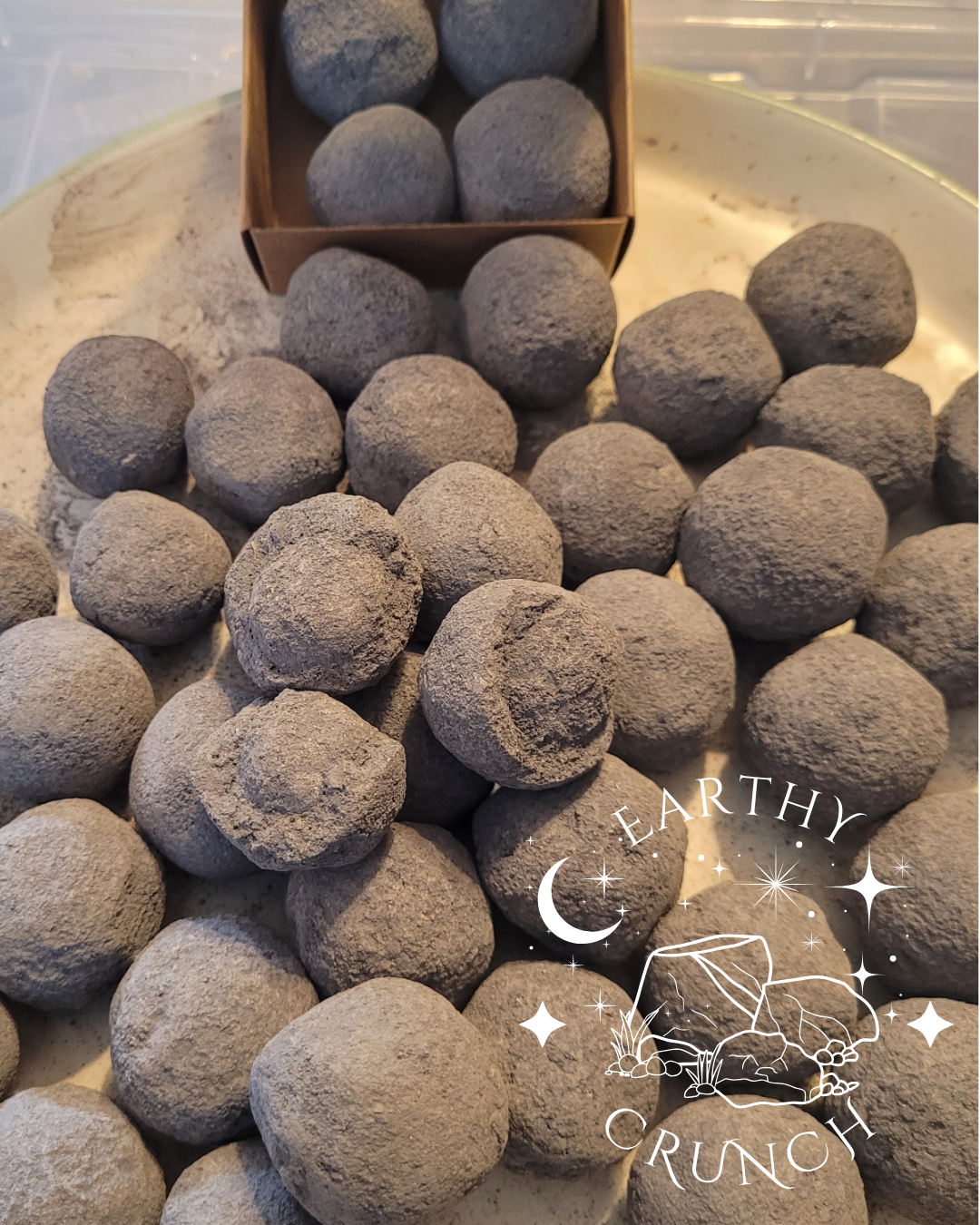 Double Delight (A.k.a. Grey Mantle) - Smoky Cementy Indian Clay treats