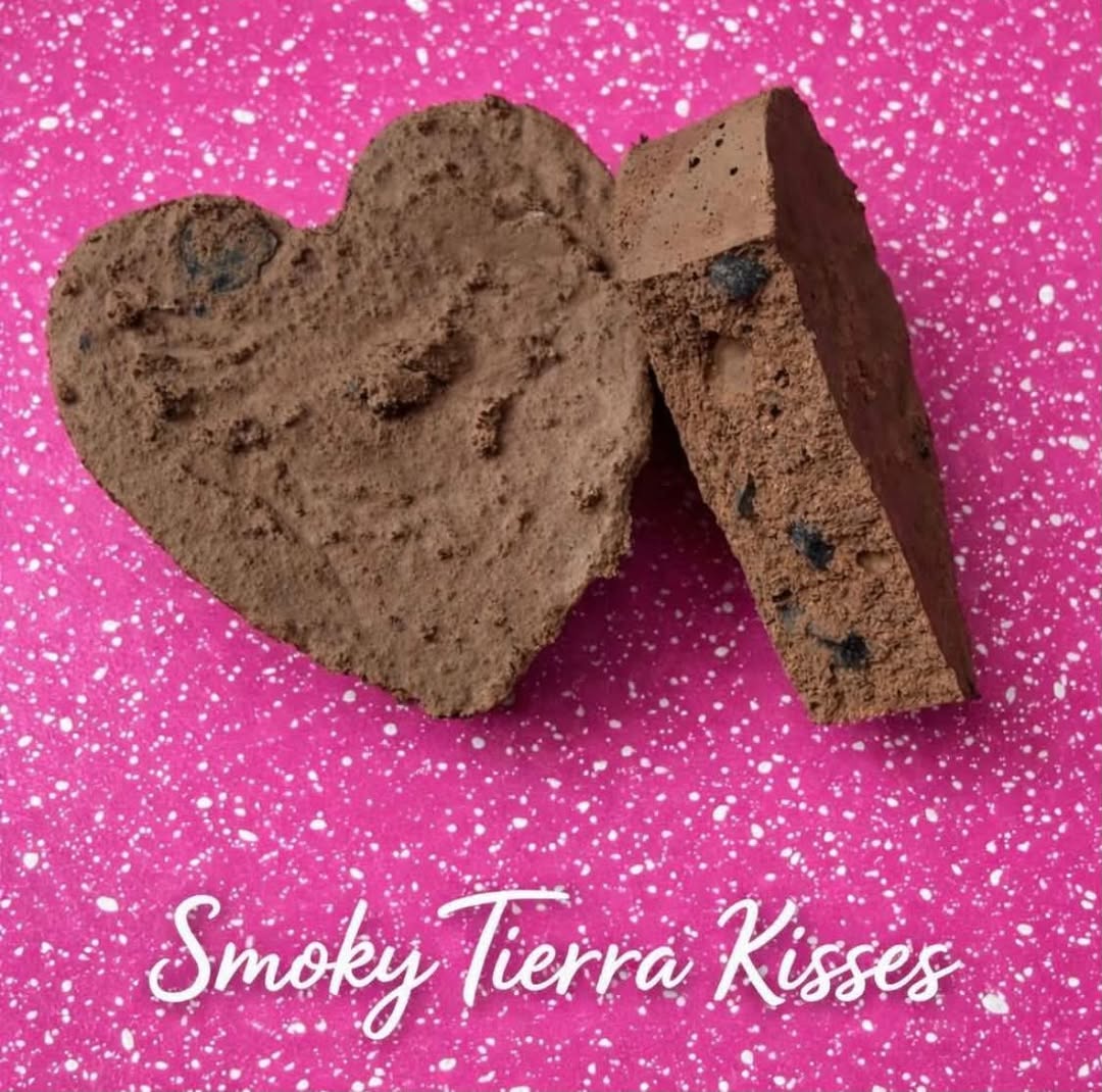 Smokey Tierra Kisses – Heart-Shaped Mexican Clay Pot and Smoky (Edible Clay Treats)